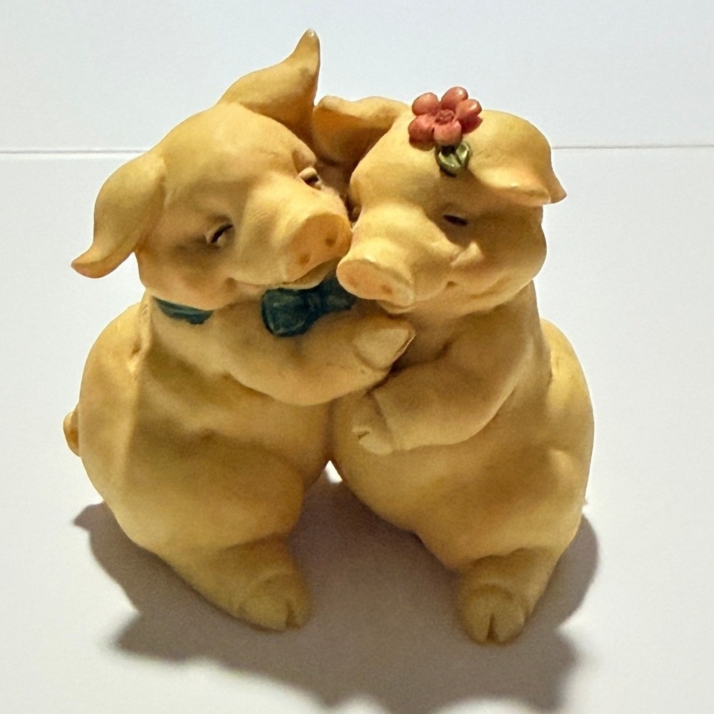 Pigsville Figurine Hugging Pigs 1992 #1310 Farmhouse Country Collectible Vintage